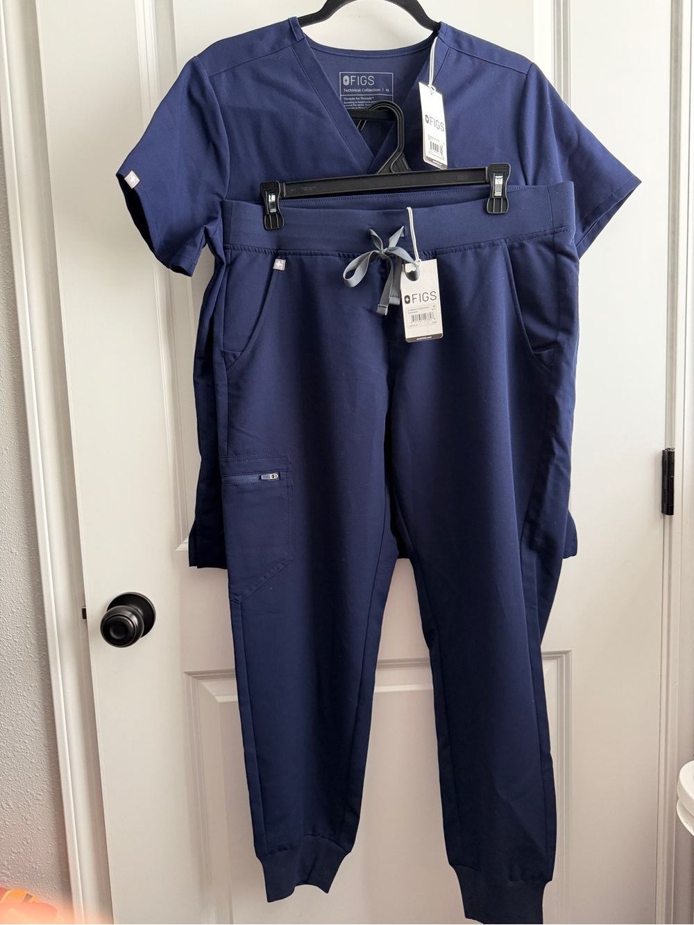 Figs Navy Unisex Jogger Scrub Set with Drawstring Waist (women’s)